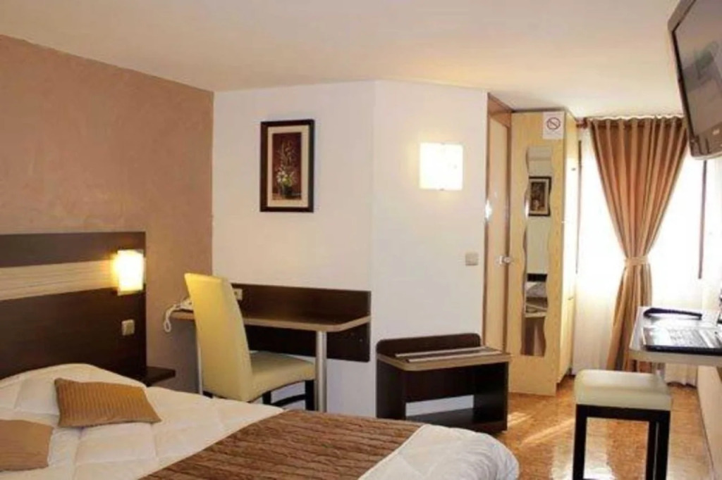 Contact Hotel Restaurant La Chaumière entre Orgeval et Flins A13 sortie 8