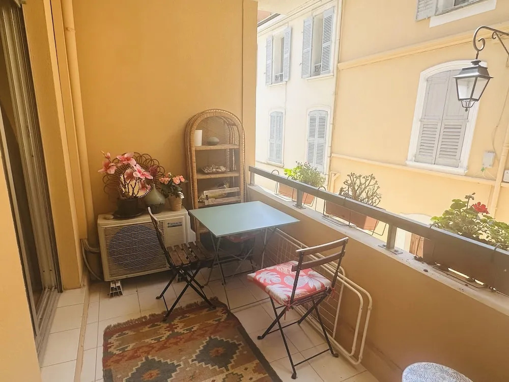 Lovely one Bedroom Apartment With Balcony Wifi Just Minutes Walk From Palais and Cannes Beaches - 109