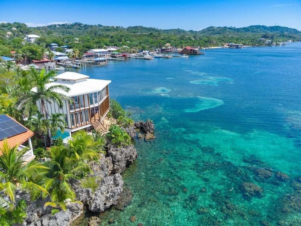 Wow! Views and more, fantastic 2 bedroom in West End - Villa Agua apts