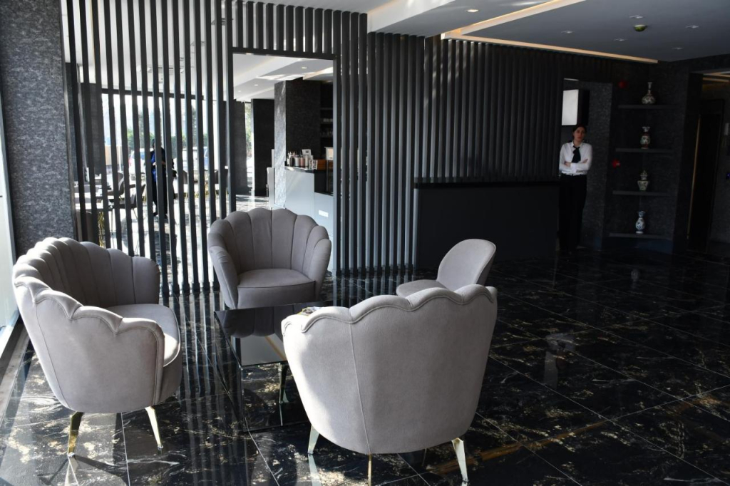 Hmz LUXURY HOTEL