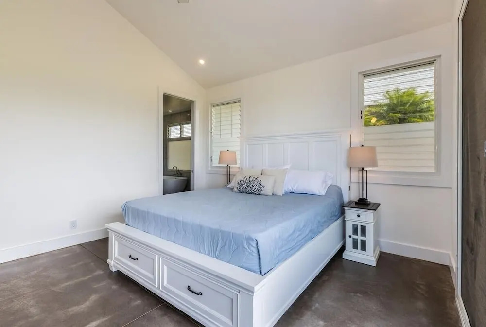 Kauai Tradewinds 4 Bedroom Home by RedAwning