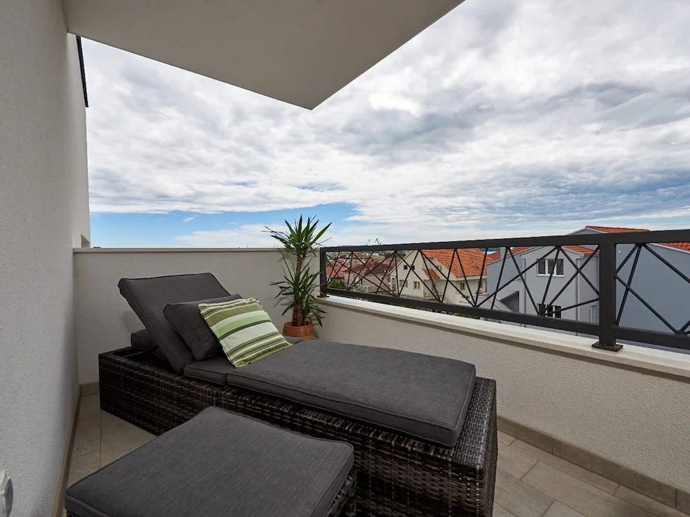 Enticing Holiday Home in Trogir near Sea Beach
