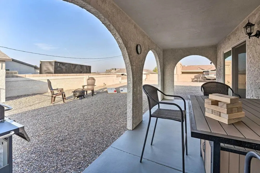 3 Mi to Water: Lake Havasu Gem w/ Fire Pit & Grill