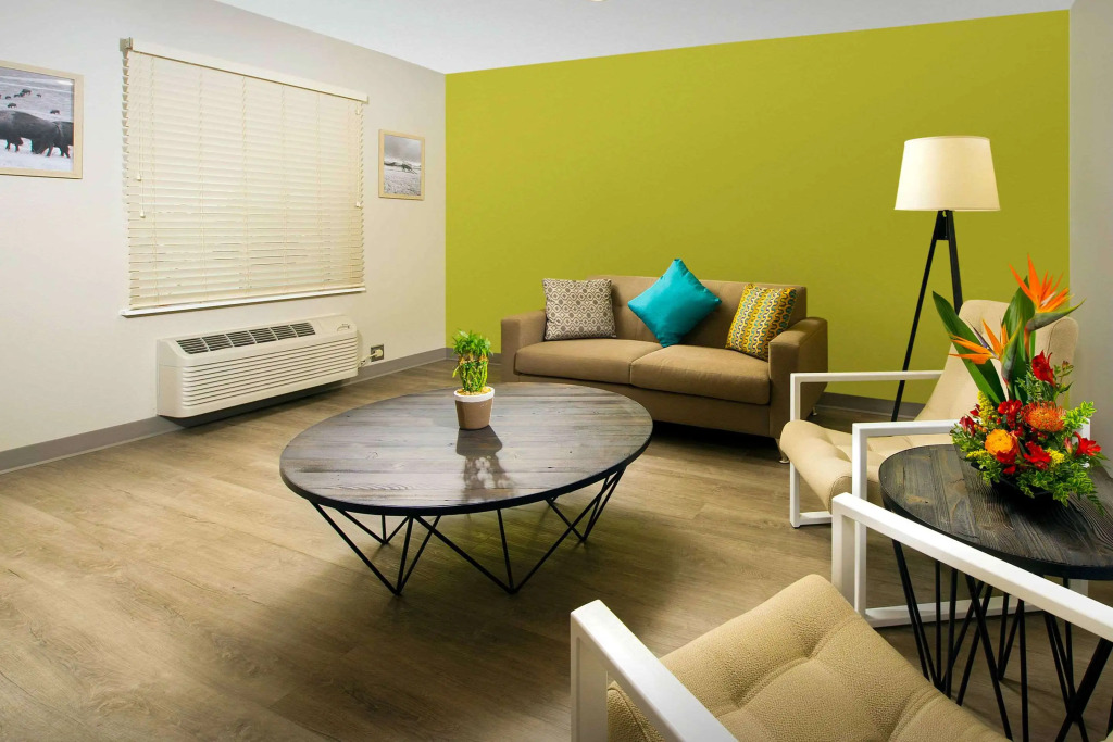 WoodSpring Suites Fargo North Near NDSU