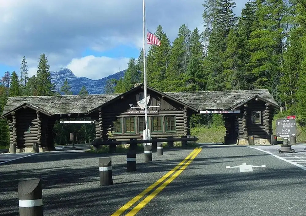 Soda Butte Lodge