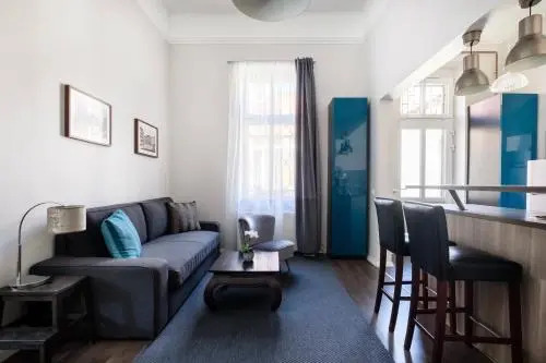 Andrassy Garden Apt in Center