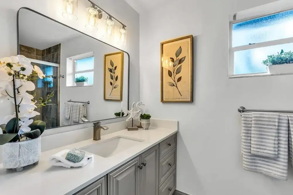 New Waterfront Oasis, Minutes to Beach, Eats, Shops