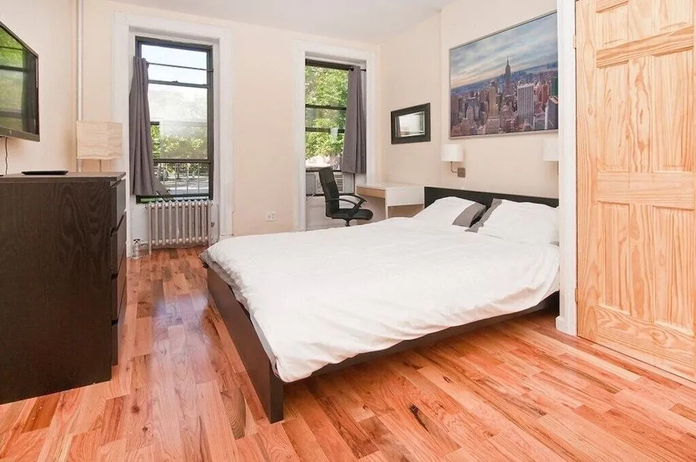 Upscale Newly Renovated 2 BR on Midtown East