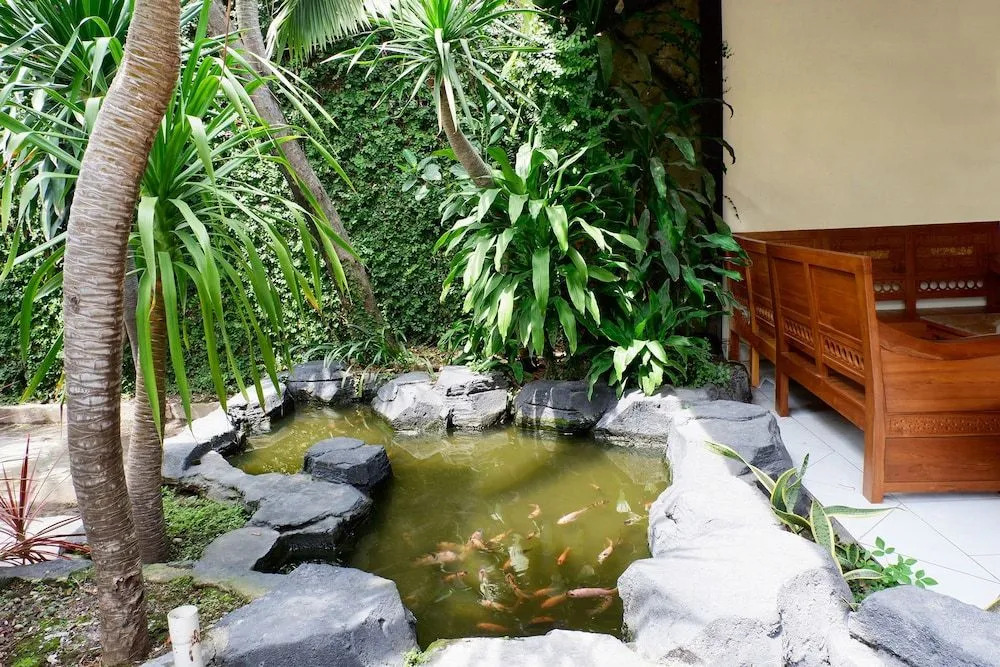 OYO 693 Hotel Safara