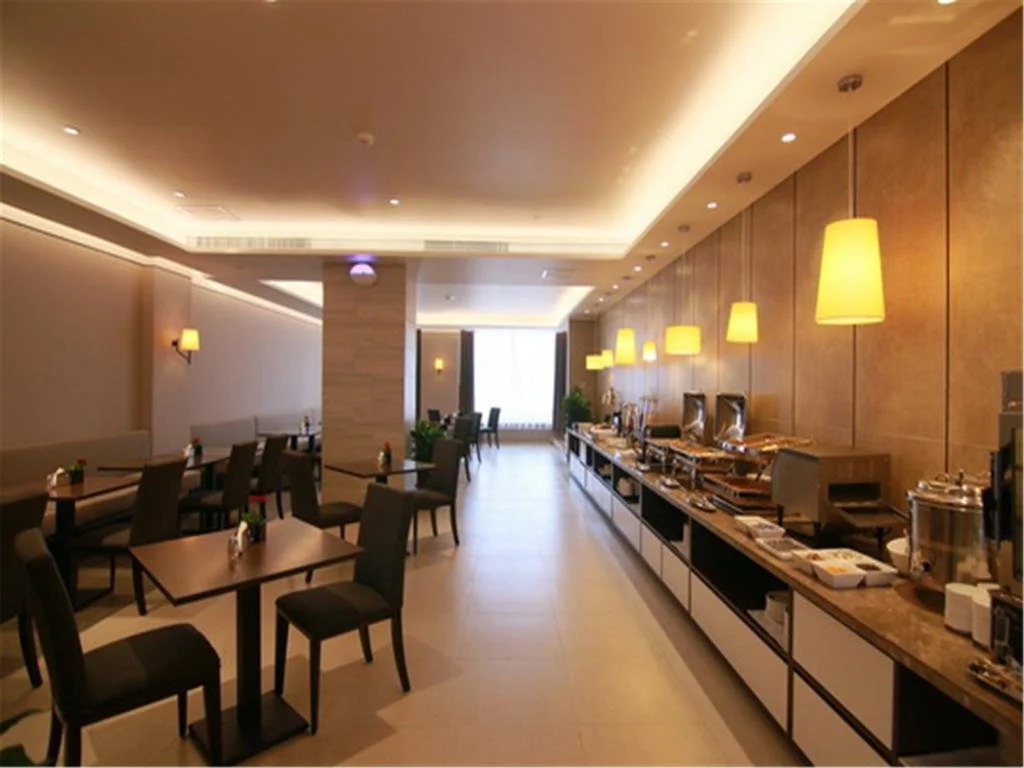 Home Inn Plus (Xiaobailou Metro Station, Nanjing Road, Fifth Avenue, Tianjin)