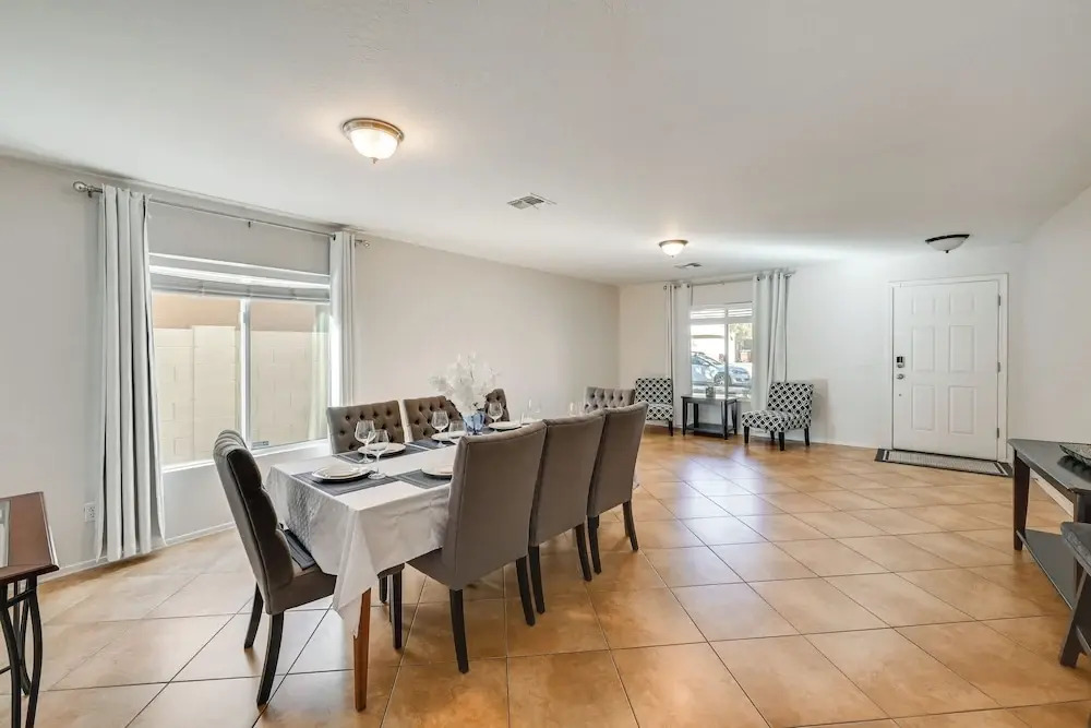 Putting Green, Pool & Spa: Home in Queen Creek