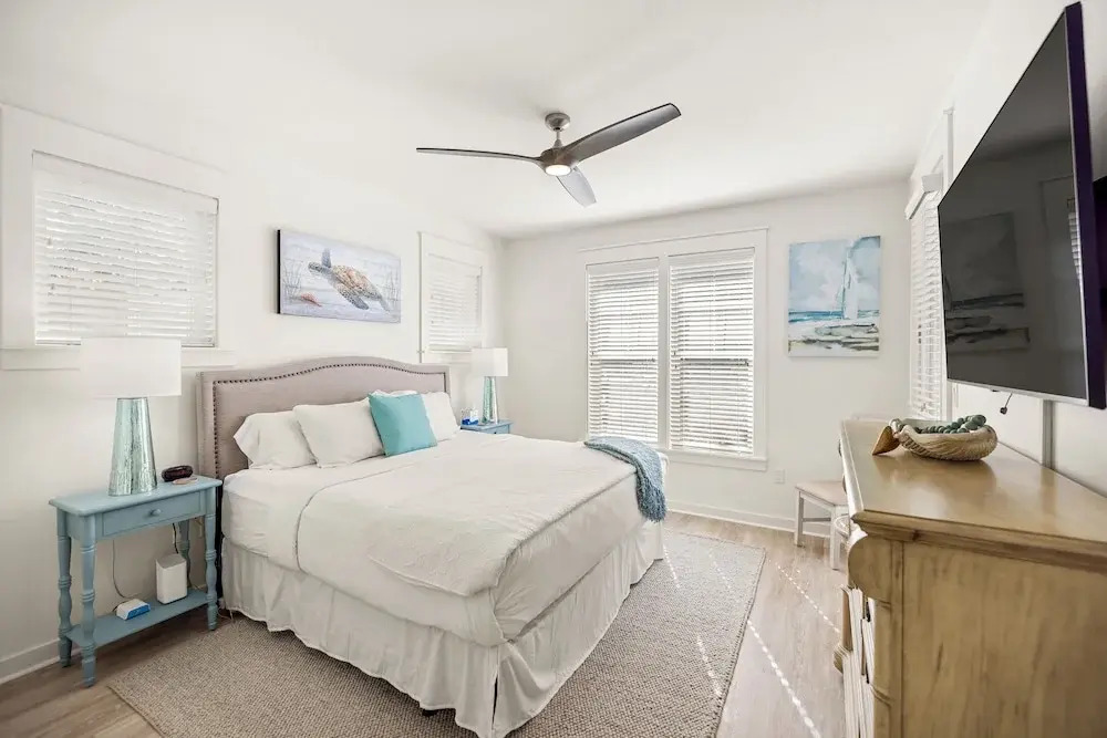 1332 Laurel Grove 3 Bedroom Home by RedAwning