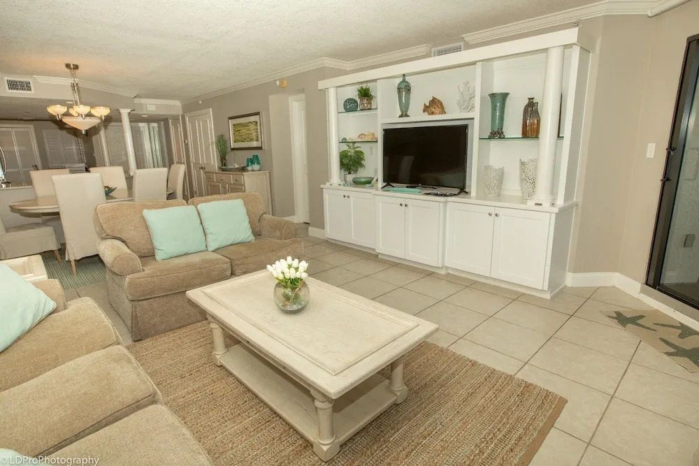 Inlet Reef 403 2 Bedroom Condo by RedAwning