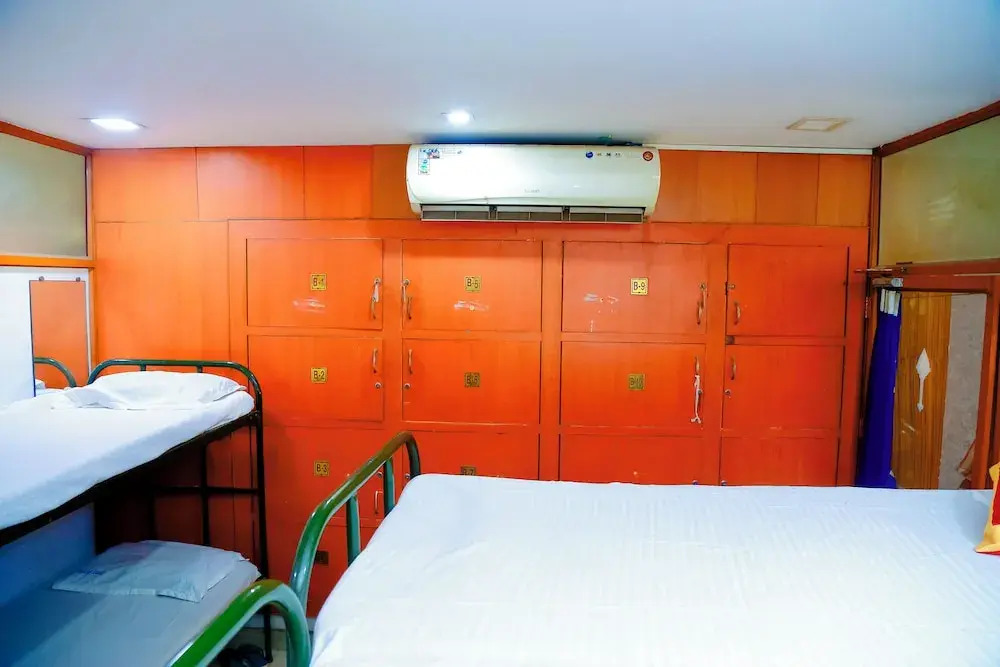 Hotel Breezeland - Erode Railway Station
