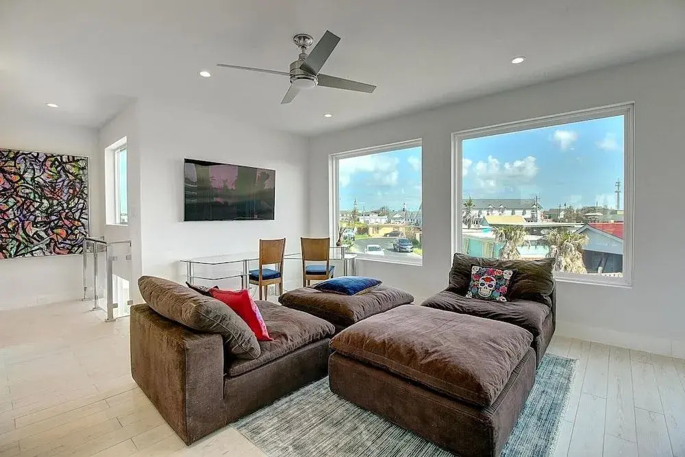 Casa Blanca 3 Bedroom Cottage by Redawning