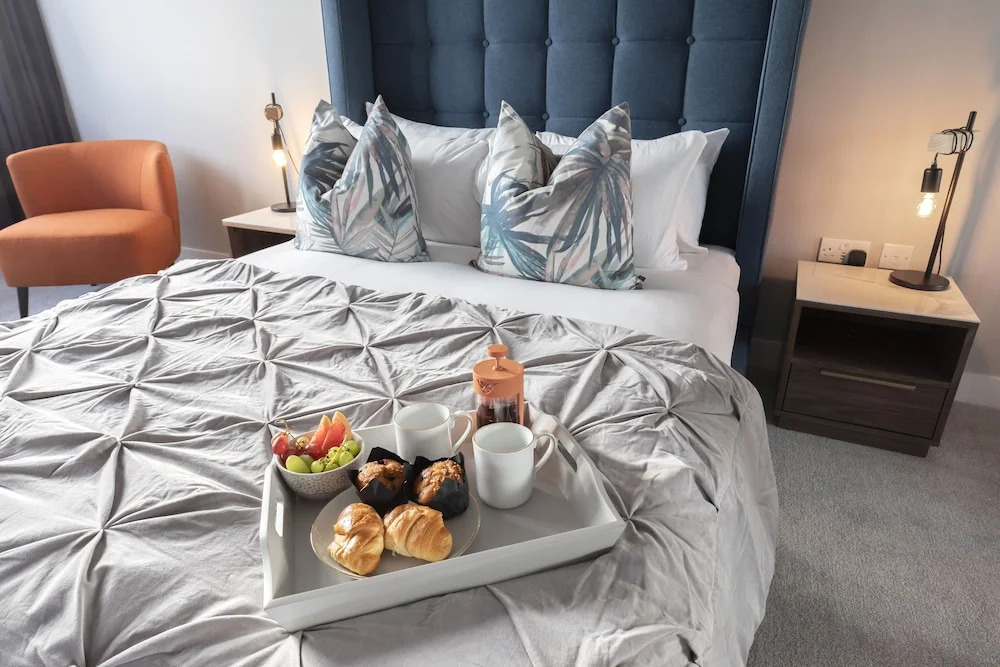 Elliot Oliver - Stunning 3 Bedroom Penthouse With Large Terrace And Parking