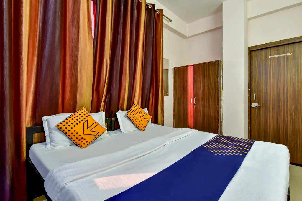 OYO Flagship 75749 Royal Residency