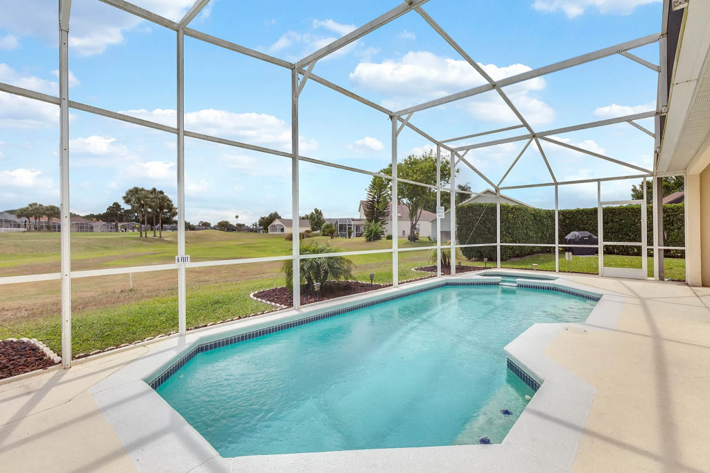 E131MJL - 4 beds pool & spa home on golf course