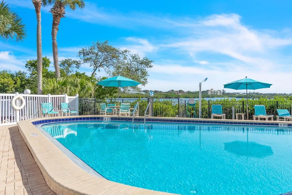 Bayview Villas - Bayview Shores