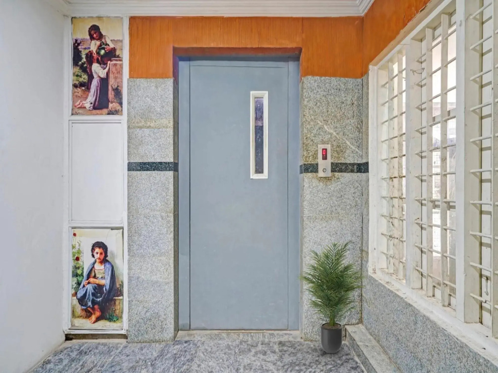 Capital O 93138 Rayan Plaza
