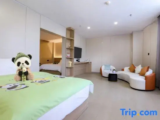 Zilan Hotel (Century Square First People's Hospital)