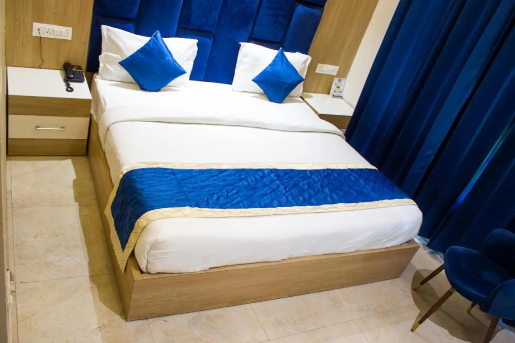 Hotel Global Inn - Few steps walk to Golden Temple