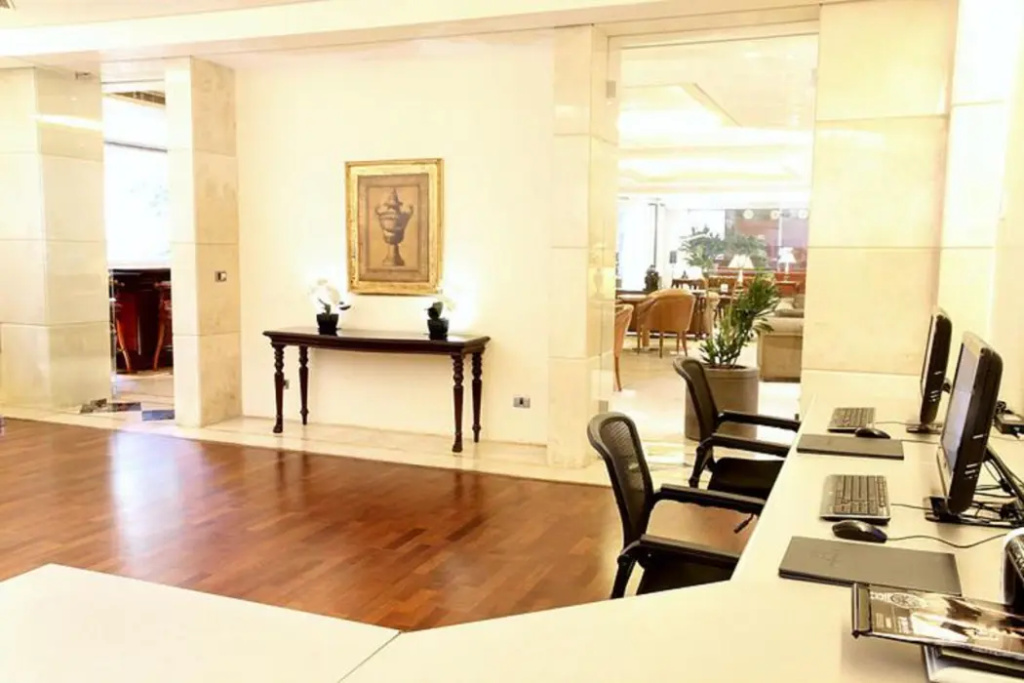 Promenade Hotel
