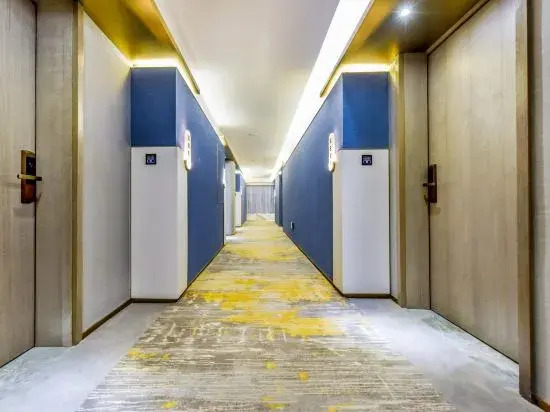 Kuanrong Suites Hotel (Liangjiang love sea shopping park)