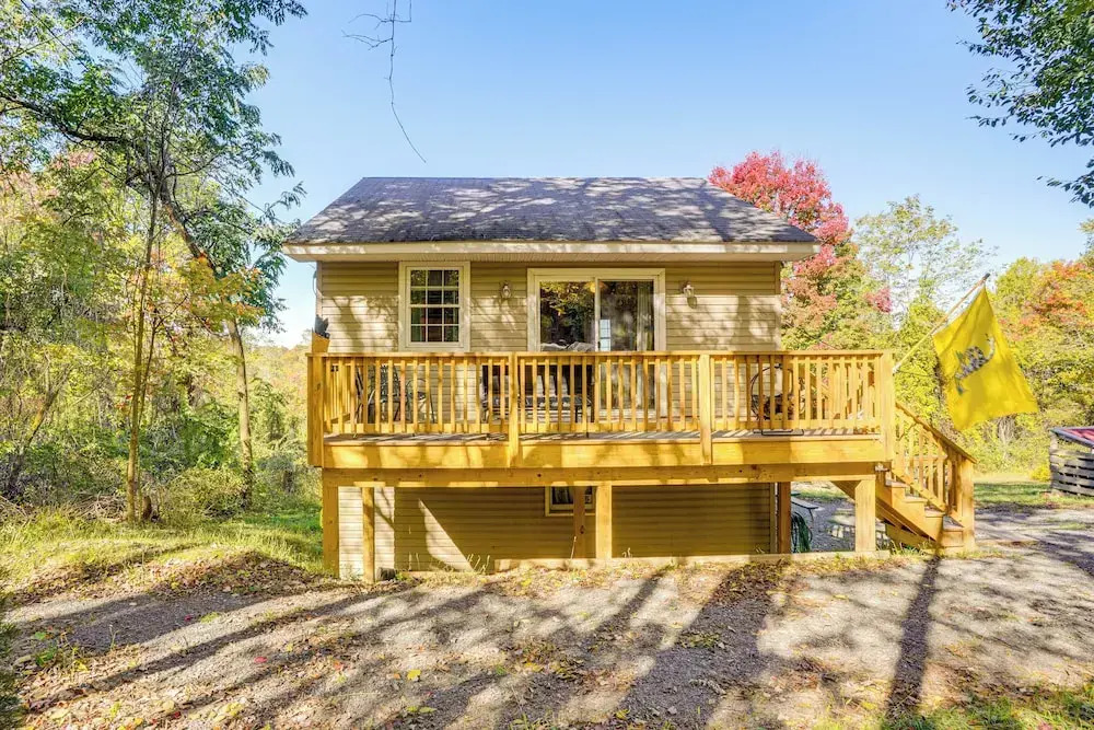 7 Mi to Main Street: Cabin w/ Deck in Stanley!