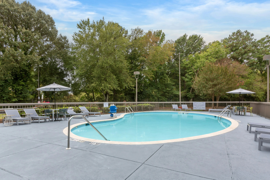 Spark by Hilton Atlanta Airport South College Park