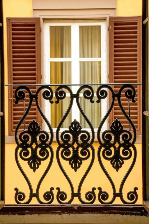 Few steps from the Duomo 4BD Apt Spacious