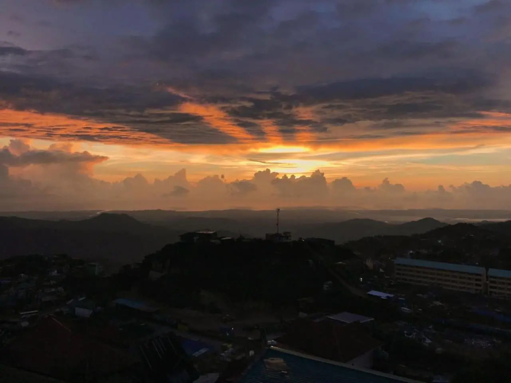 Vacation House in Baguio with Amazing Sunset Views