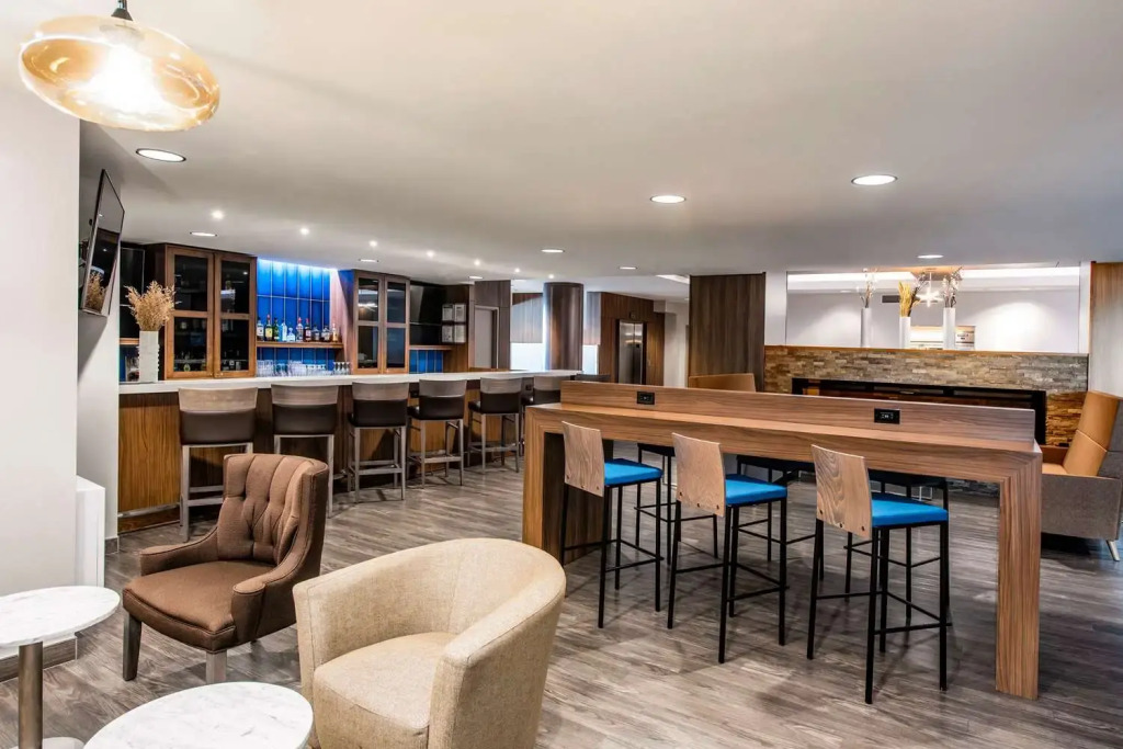 Clarion Hotel & Suites