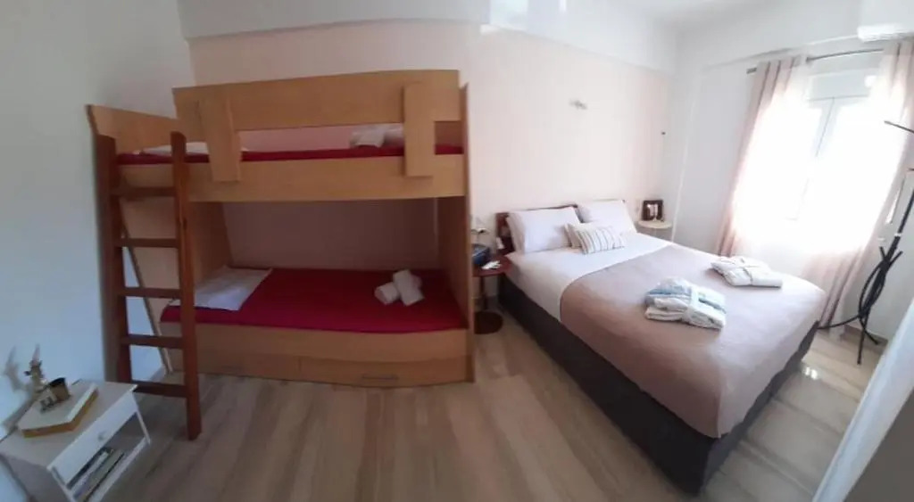 Paximadia - 1 bedroom apt - beach front
