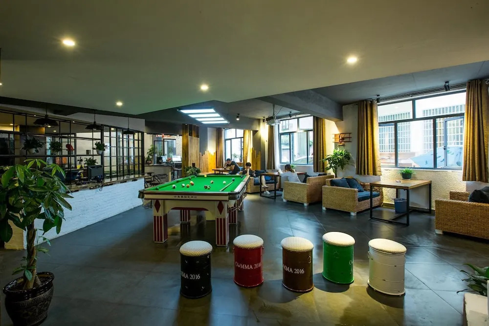 Comma Travel International Youth Hotel