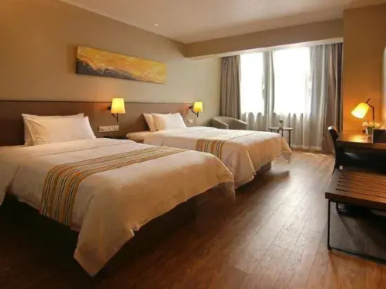 Homeinn Plus Hotel (Weihai Railway Station Hanlefang Pedestrian Street)