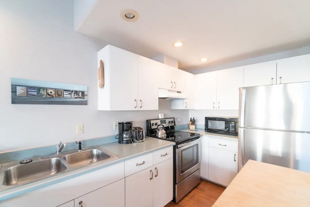 SeaQuell 3 Br condo by RedAwning