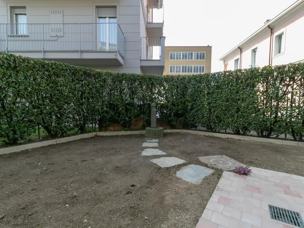 Violet House Garden