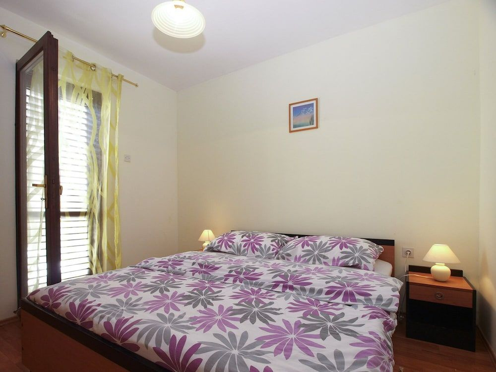 Apartment 949
