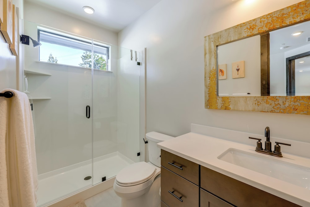 Luxe Soda Springs Retreat: Modern & Spacious!