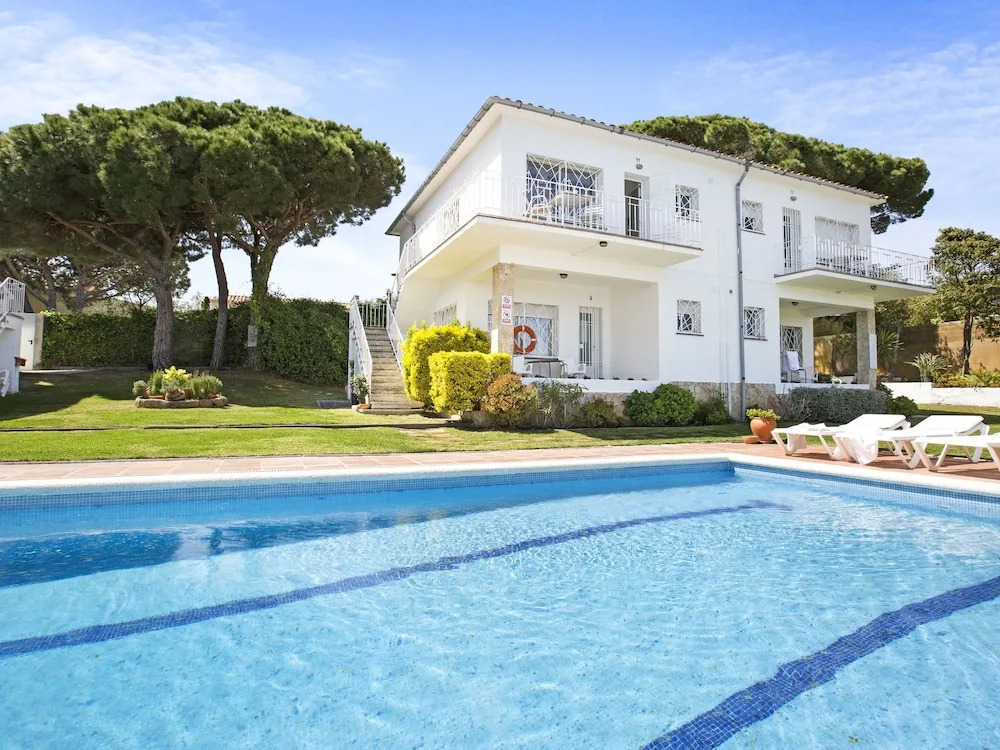 Apartment with Balcony near S'agaro with Shared Pool & Grass Garden
