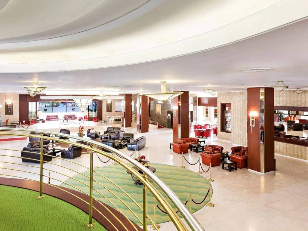 Hotel Aro Palace