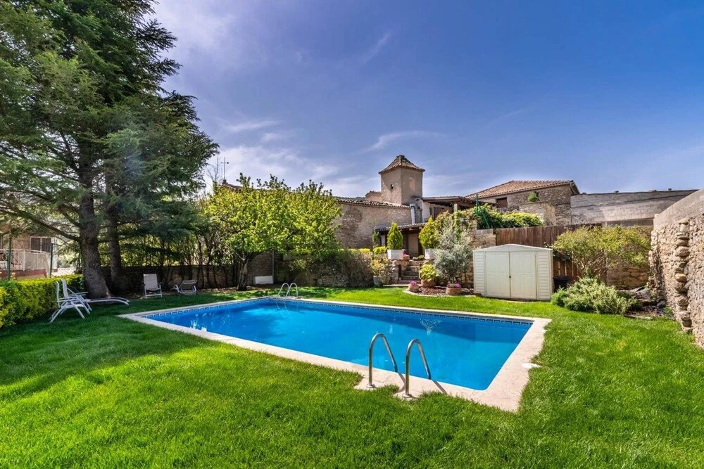 House With 5 Bedrooms in Argençola, With Wonderful Mountain View, Priv