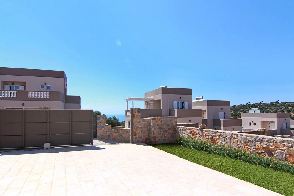 Explore Crete Wail Staying at This Wonderful 2 Bedroom Villa With its own Pool