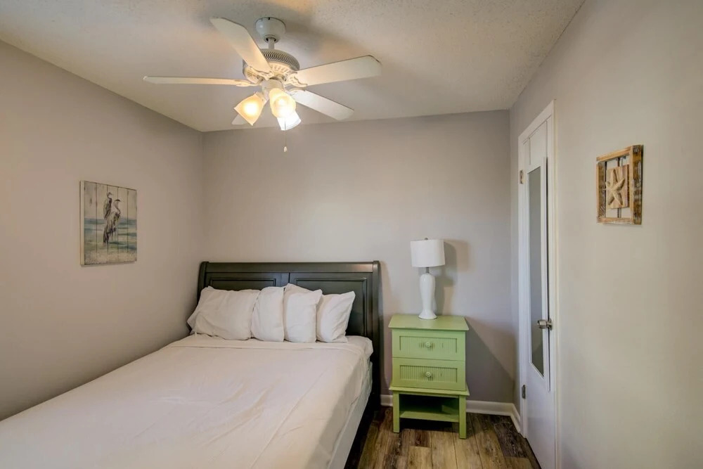 Fantastic Condo in Gulf Shores Directly on the Beach With Pool Covered Parking