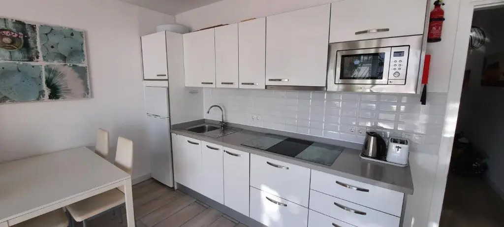 Lanzarote-Beach-Apartment, Las Cucharas Beach, Costa Teguise -- 1 MINUTE WALK FROM MAIN SQUARE, 35 METERS FROM BEACH