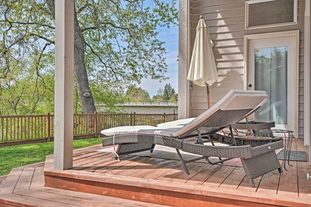 1 Mi to Drinks & Dining: Getaway in Grants Pass