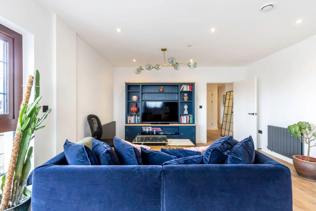 City View Spacious 2 Bedroom Penthouse