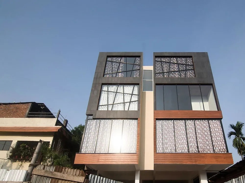 OYO 14648 Queens Casa