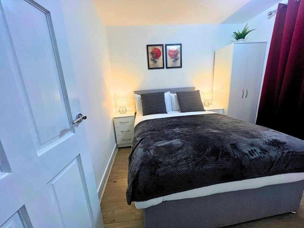 Apartment Sleeps 4 With Garden